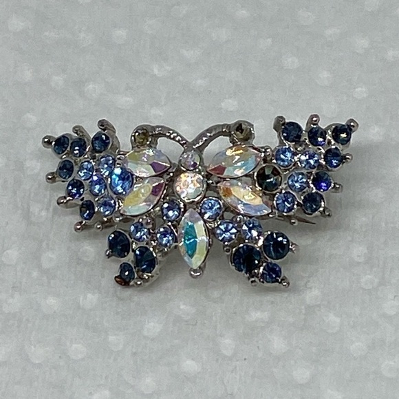 Rhinestone butterfly brooch silver tone pin - Picture 1 of 8